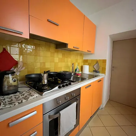 Holidays House Il Vicoletto דירה סולמונה